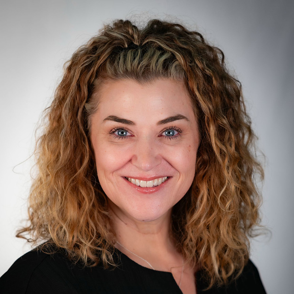 Headshot of Lynn Farley